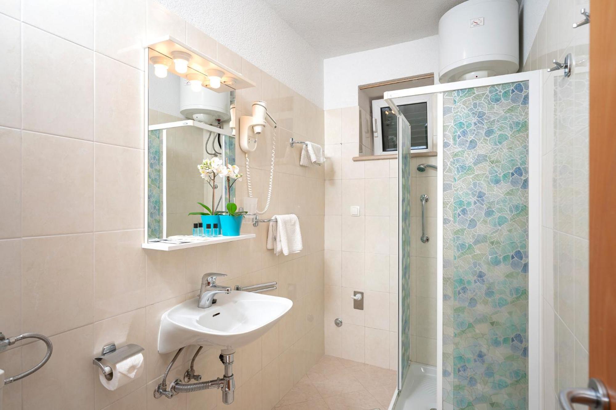 The Midpoint Apartments Bol Bagian luar foto